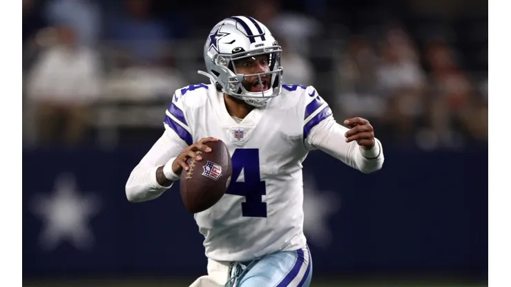 Dak prescott during SNF game between the Buccaneers and the Cowboys.