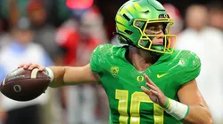 Bo Nix of the Oregon Ducks
