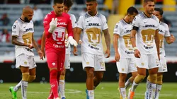 Dani Alves with Pumas' teammates