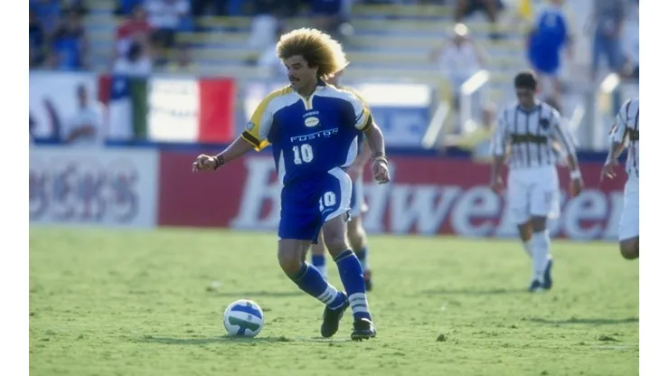 Carlos Valderrama #10 of the Miami Fusion in 1998