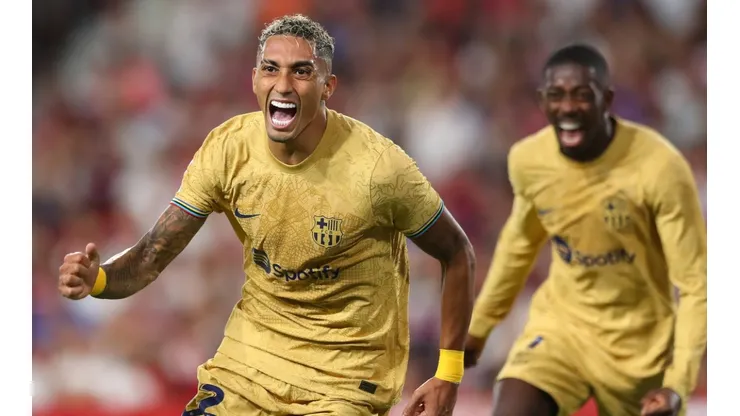 Raphinha celebrates his goal against Sevilla in the 2022-23 LaLiga season.