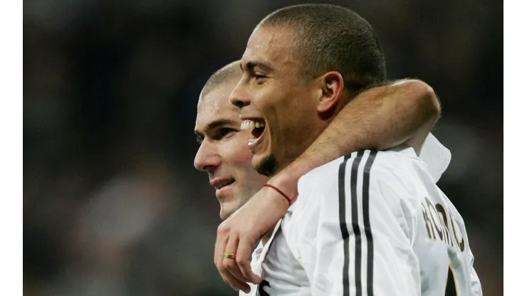 Zinedine Zidane and Ronaldo playing for Real Madird during the 2004-05 season.