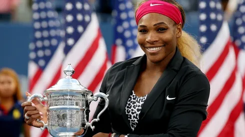 Serena Williams of the United States celebrates with the US Open trophy in 2014
