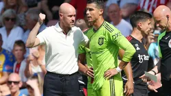 Erik ten Hag speaks to Cristiano Ronaldo of Manchester United