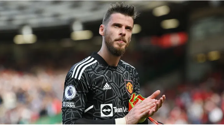Manchester United reportedly eye a goalkeeper to compete with David de Gea.