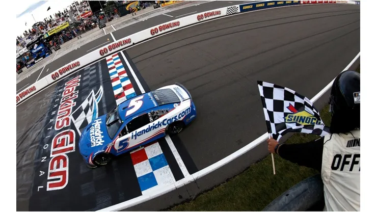 Kyle Larson takes the checkered flag to win the NASCAR Cup Series Go Bowling