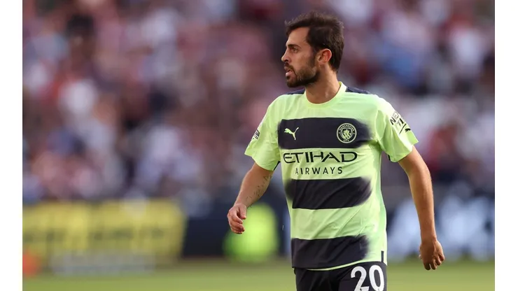 Bernardo Silva's move to Barcelona will have to wait according to some reports.