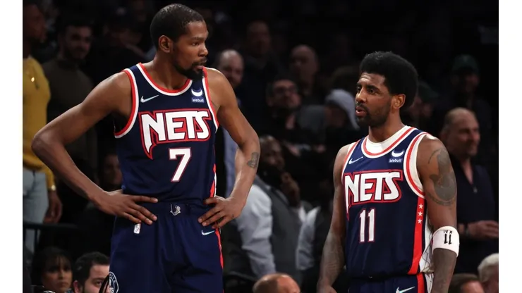 Kevin Durant (left) and Kyrie Irving.