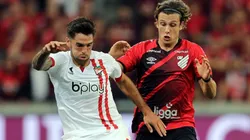 Emmanuel Mas of Estudiantes and Agustín Canobbio of Athletico Paranaense