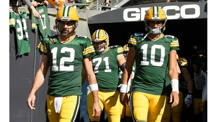 #12 Aaron Rodgers (left) and #10 Jordan Love.