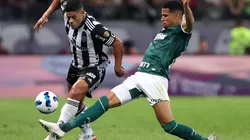 Hulk of Atletico-MG battles for possession with Murilo of Palmeiras