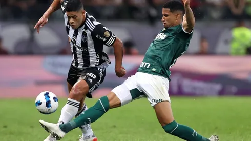Hulk of Atletico-MG battles for possession with Murilo of Palmeiras