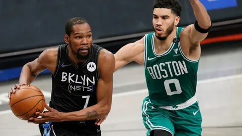 Jayson Tatum guarding Kevin Durant