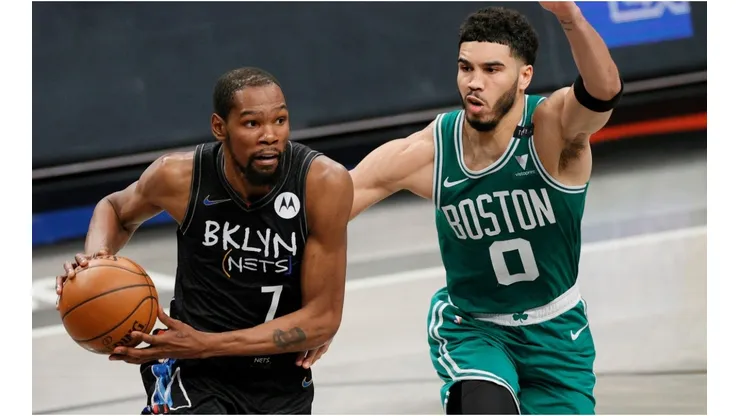 Jayson Tatum guarding Kevin Durant