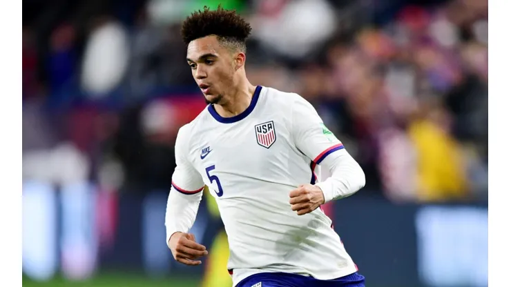 Antonee Robinson during the Qatar 2022 Qualyfiers with the USMNT.