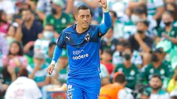 TORREON, MEXICO - JULY 03: Rogelio Funes Mori celebrates after scoring the first goal of his team at during the 1st round match between Santos Laguna and Monterrey as part of Torneo Apertura 2022 Liga MX Corona Stadium on July 3, 2022 in Torreon, Mexico. (Photo by Manuel Guadarrama/Getty Images)