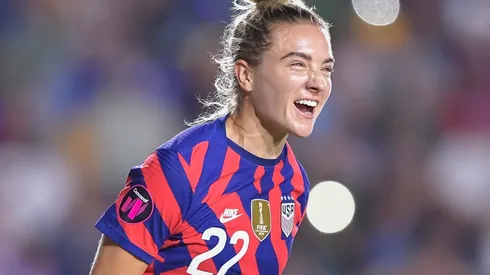 Kristie Mewis of the USA