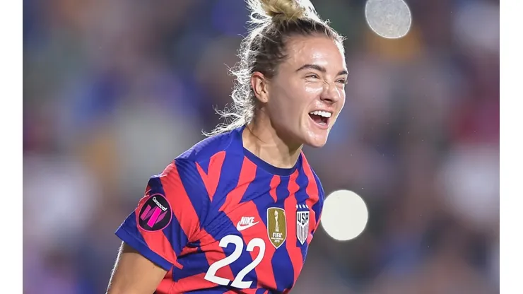 Kristie Mewis of the USA