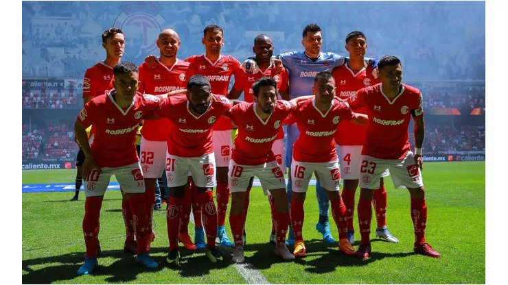 Players of Toluca poses for a photo
