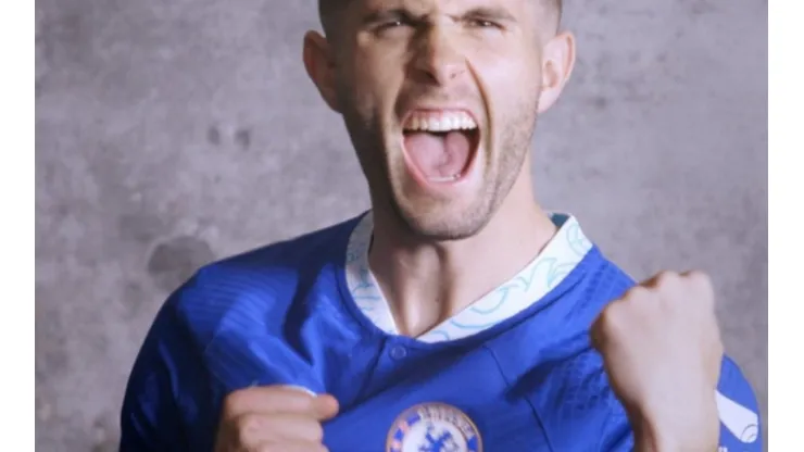 Christian Pulisic in Chelsea's new home kit