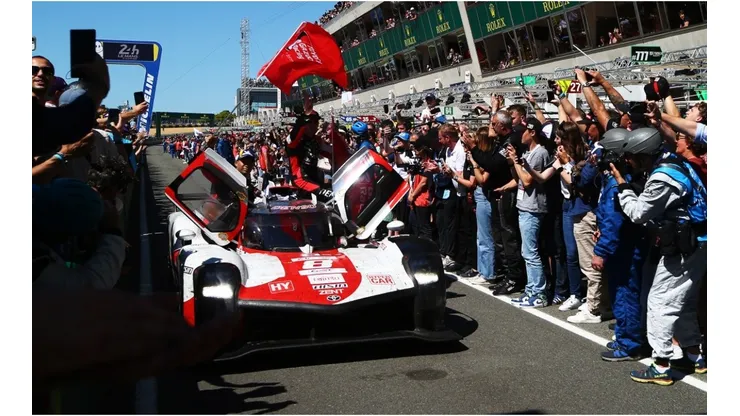 Sebastien Buemi, Brendon Hartley, Ryo Hirakawa celebrate their victory in Le Mans