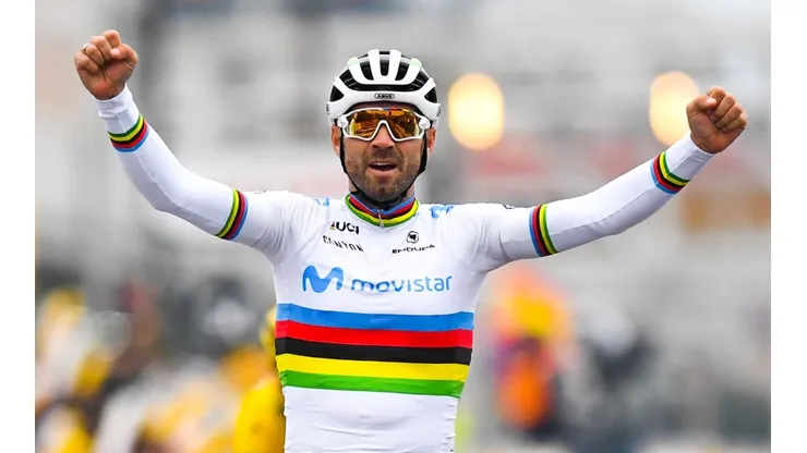 Alejandro Valverde crossing the finish line during the 2018 Tour de France Saitama Criterium.
