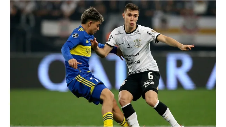 Lucas Piton (R) of Corinthians fights for the ball with Oscar Zeballos of Boca Juniors