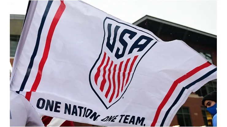USMNT fans with flag