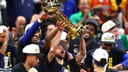 Stephen Curry of the Golden State Warriors raises the Larry O'Brien Championship Trophy
