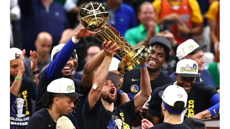 Stephen Curry of the Golden State Warriors raises the Larry O'Brien Championship Trophy