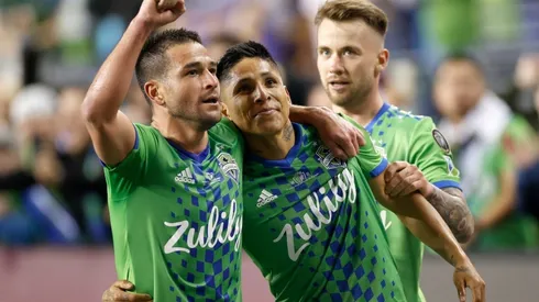 NicolĂĄs Lodeiro and Albert RusnĂĄk celebrate a goal by RaĂșl RuidĂaz of Seattle Sounders