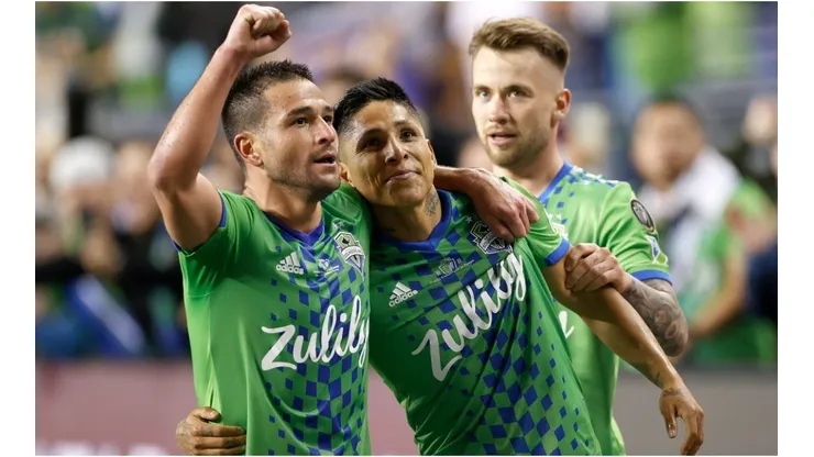 Nicolás Lodeiro and Albert Rusnák celebrate a goal by Raúl Ruidíaz of Seattle Sounders