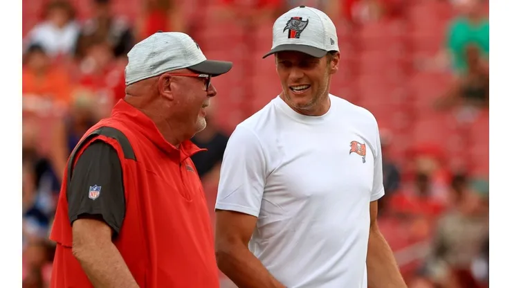 Bruce Arians (left) and Tom Brady.