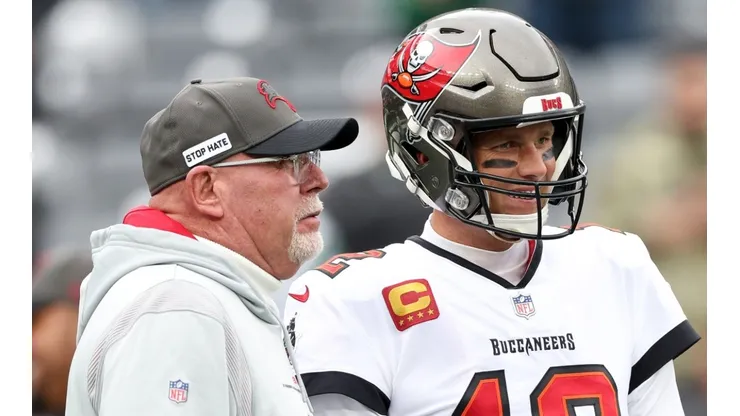 Bruce Arians (left) and Tom Brady.