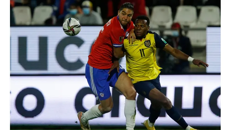 Ecuador and Chile fight outside the pitch for a place in Qatar 2022