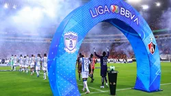 Players of Pachuca and Atlas enter to the field