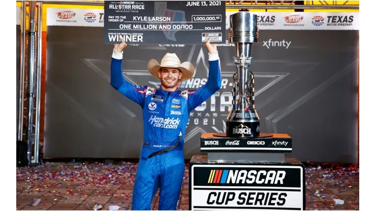 Kyle Larson with his award for winning the 2021 Nascar All-Star Race