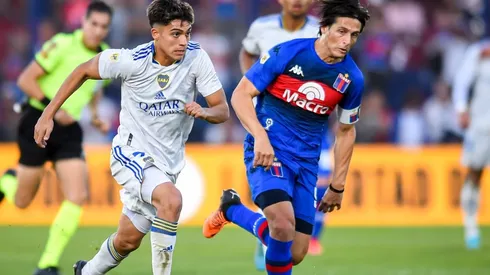 Exequiel Zeballos of Boca Juniors drives the ball against Sebastian Prediger of Tigre