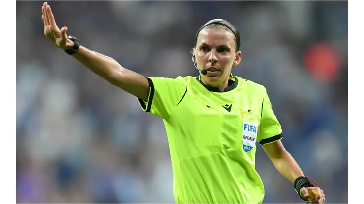Stéphanie Frappart and other 5 women referees will make history in Qatar 2022