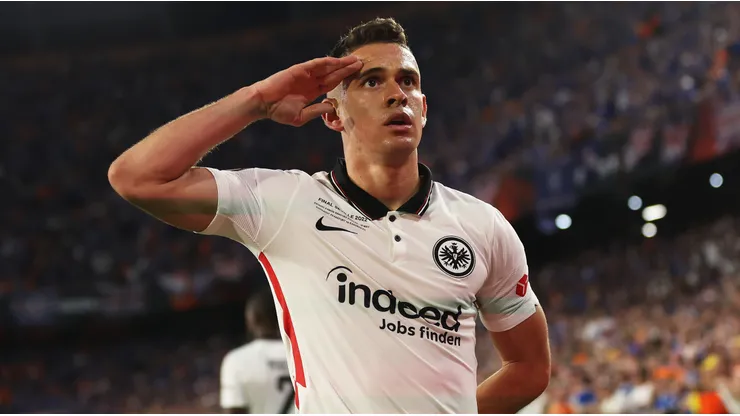 Rafael Santos Borre of Eintracht Frankfurt