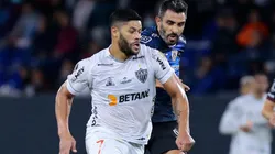 Hulk of Atletico Mineiro and Cristian Pellerano of Independiente del Valle