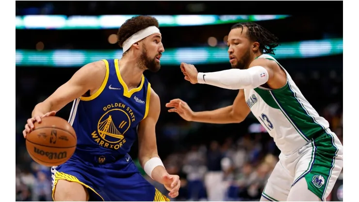 Klay Thompson of the Golden State Warriors against Jalen Brunson of the Dallas Mavericks