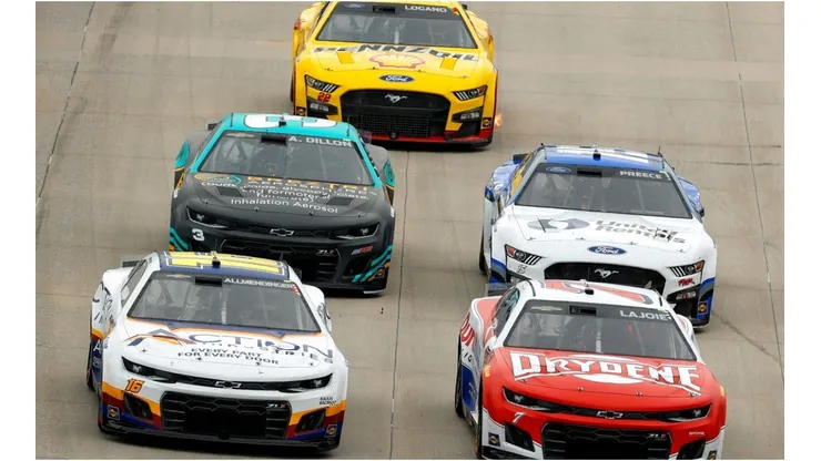 Nascar Cup Series DuraMAX Drydene 400