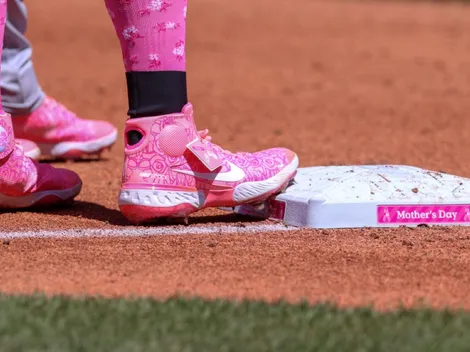 What are the days of the year that the MLB players wear pink?