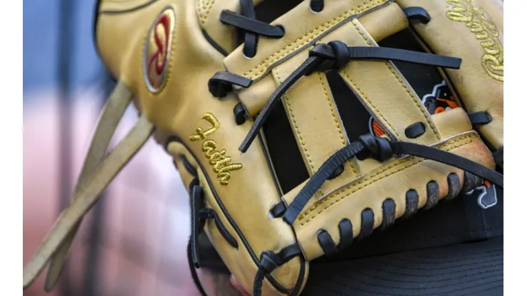 Manny Machado glove in 2018