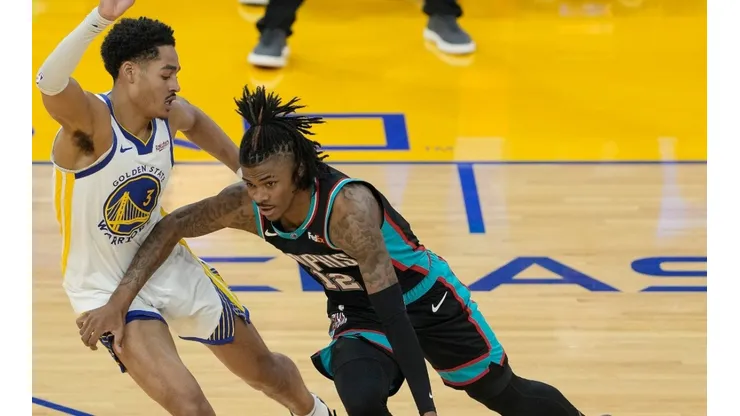 Jordan Poole guarding Ja Morant.
