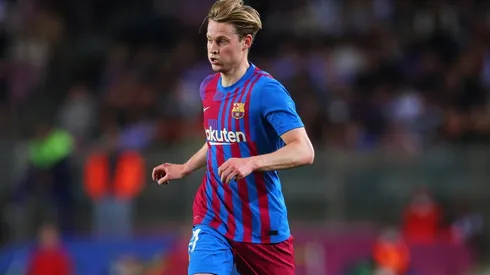 Frenkie De Jong of FC Barcelona runs with the ball