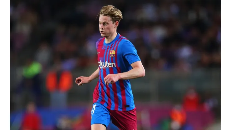 Frenkie De Jong of FC Barcelona runs with the ball