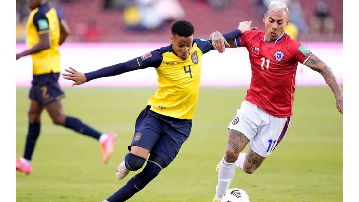 Byron Castillo in one of the matches he played with Ecuador against Chile in the 2022 Qualifiers