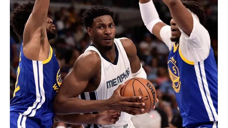 Jaren Jackson Jr. of the Memphis Grizzlies against Andrew Wiggins of the Golden State Warriors